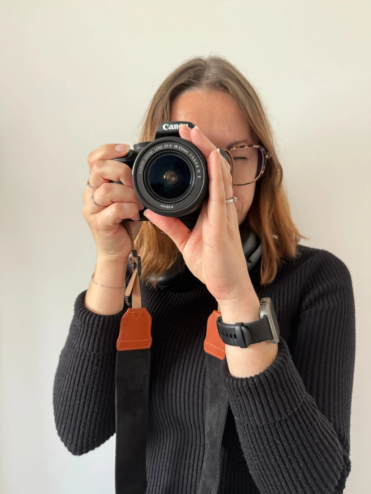 Chloé derrière son appareil photo